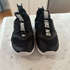 Nike Flex Runner Toddler Black and White Sneakers Size 5